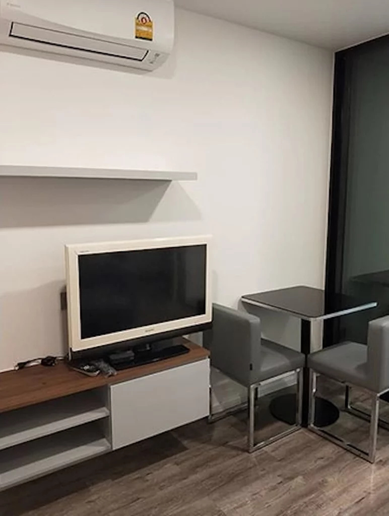 Modiz Ratchada 32　リビングルーム・テレビ