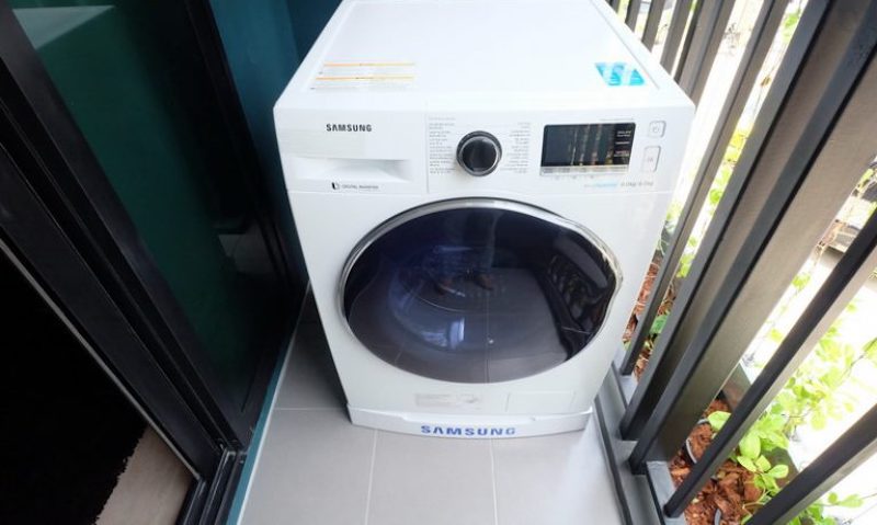 THE BASE Phetkasem バルコニー・洗濯機